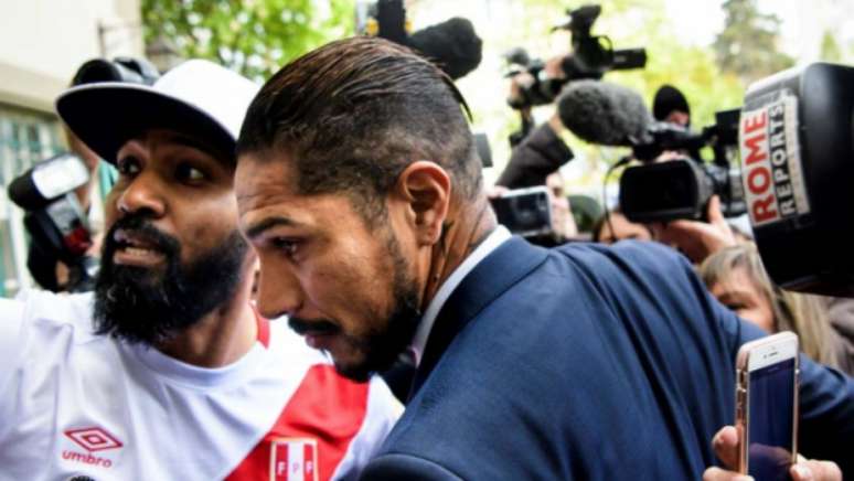 Liminar de Guerrero foi revogada e peruano está suspenso do futebol até 2019 (Foto: Divulgação)