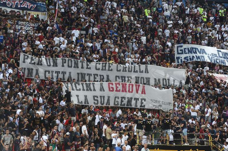 Torcida do Bologna homenageou as vítimas do acidente em Gênova