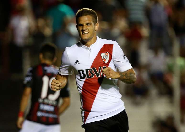 O volante Bruno Zuculini em campo pelo River Plate