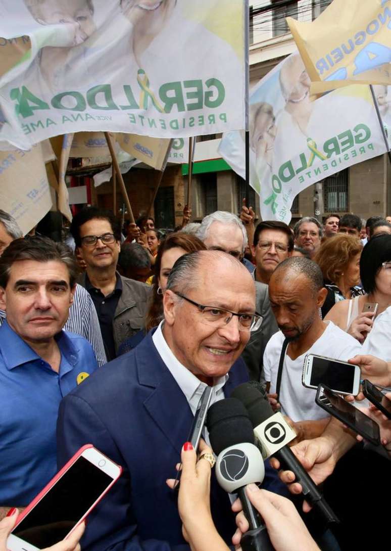 Presidenciável do PSDB, Geraldo Alckmin, esteve em Ribeirão Preto (SP), neste sábado, 25, onde se encontrou com prefeitos do interior paulista e fez corpo a corpo com o eleitorado