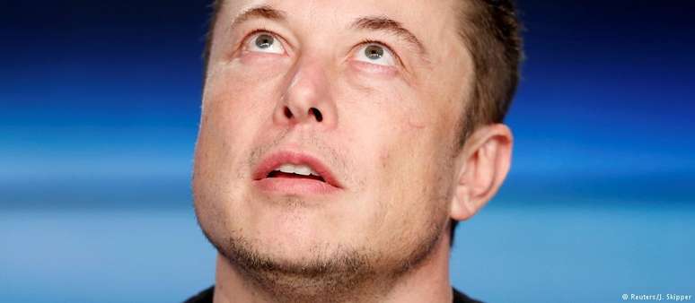 Musk volta atrás após consultar investidores