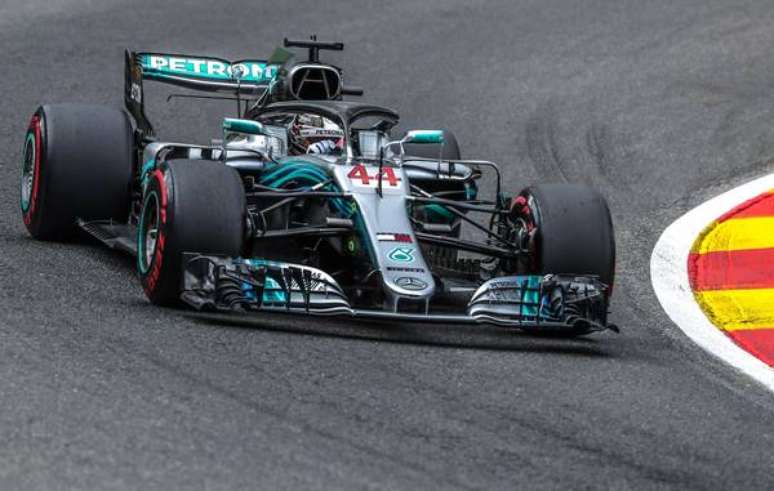 Lewis Hamilton em ação em Spa-Francorchamps