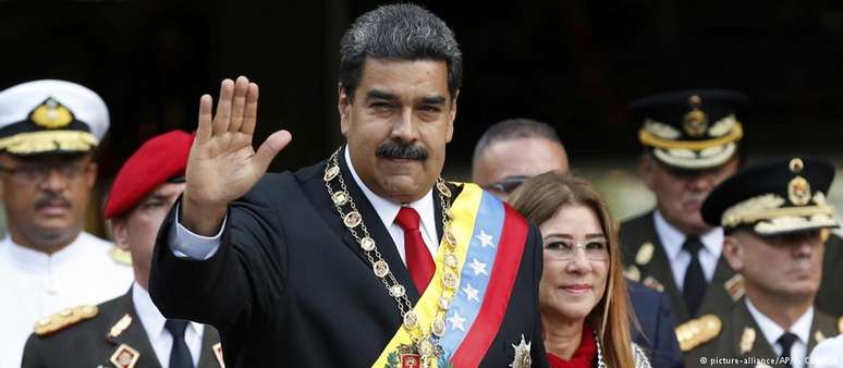 Maduro ao lado de Cilia Flores. Filhos da primeira-dama são suspeitos de embolsarem 184 milhões de dólares de esquema.