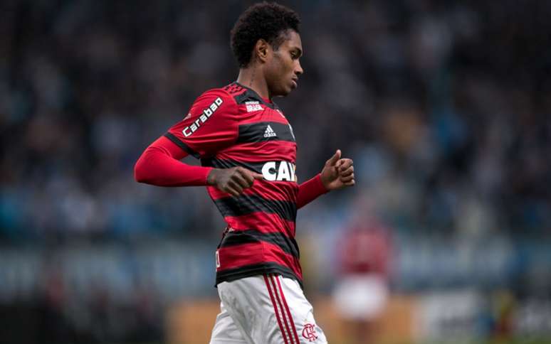 Vitinho disputou sete jogos com a camisa rubro-negra. Atacante ainda busca seu primeiro gol (Liamara Polli/AGIF)