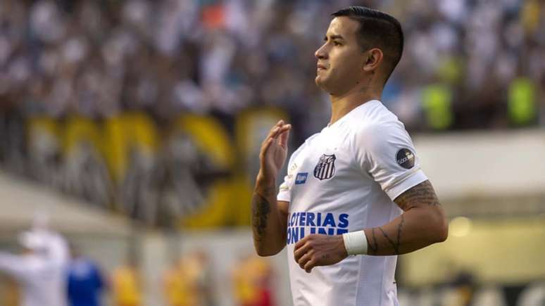 Derlis Gonzélez foi o grande destaque do Santos na vitória contra o Bahia, na Vila Belmiro (Foto: Flavio Hopp)