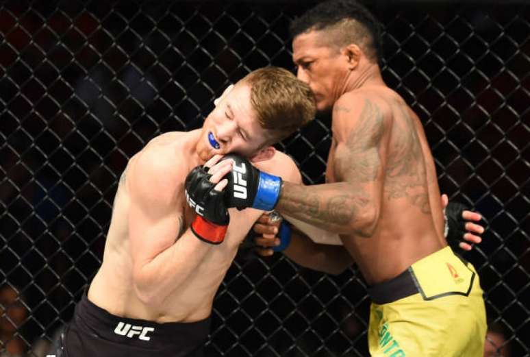 Iuri Marajó quase finalizou Cory, mas acabou superado por nocaute técnico em reviravolta (Foto: Getty Images/UFC)