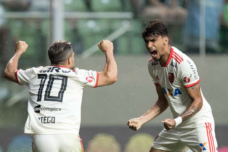 Paquetá comemora gol pelo Flamengo