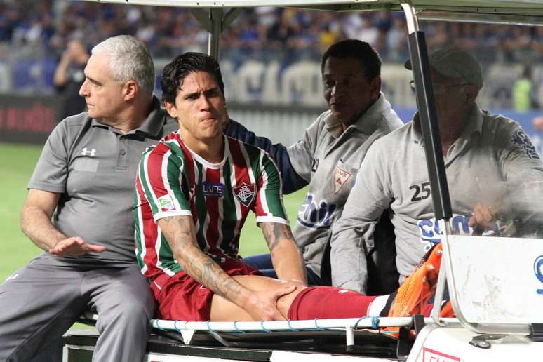 Pedro torceu o joelho direito e preocupa para o Fluminense