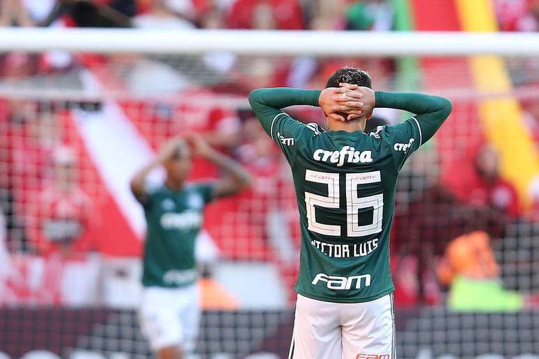 Victor Luís lamenta chance perdida do Palmeiras