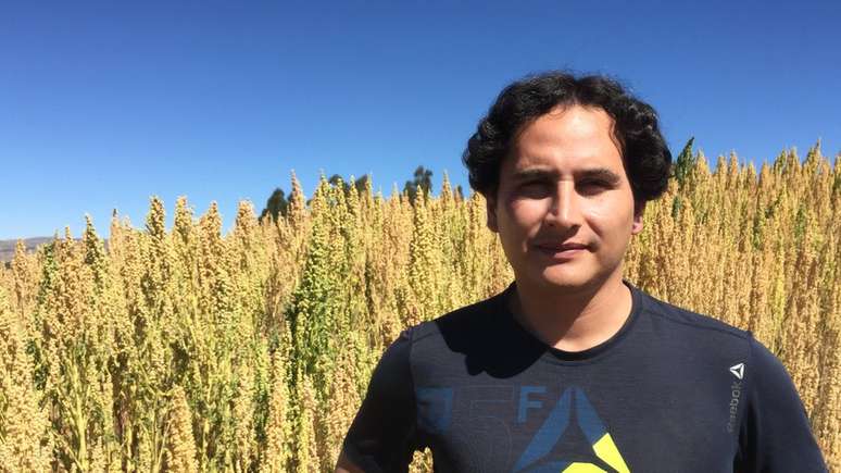 Jonathan Contreras observa que as cooperativas de produtores ajudam os plantadores de quinoa a conseguir melhores preços