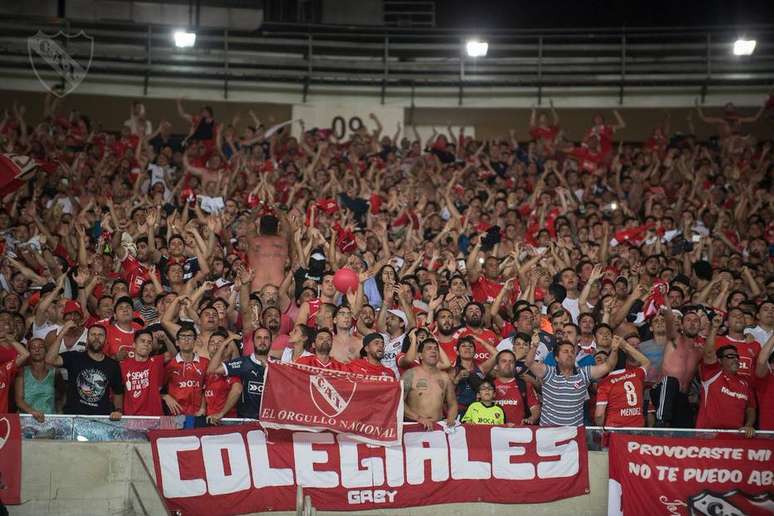Independiente pede a torcedores para não imitarem macacos no jogo contra o Santos