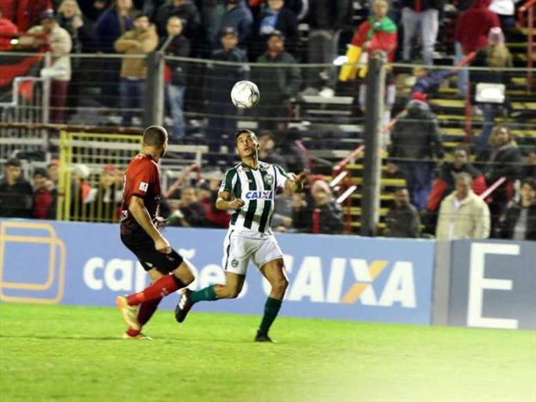 Coritiba derrota o Brasil de Pelotas por 1 a 0 fora de casa