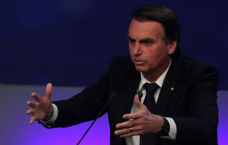 Bolsonaro durante debate na TV Bandeirantes 
 9/8/2018    REUTERS/Paulo Whitaker 