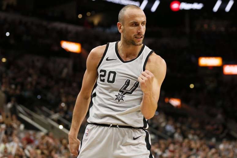 Gin&oacute;bili em jogo do San Antonio Spurs contra o Utah Jazz 
 23/3/2018   Soobum Im-USA TODAY Sports 