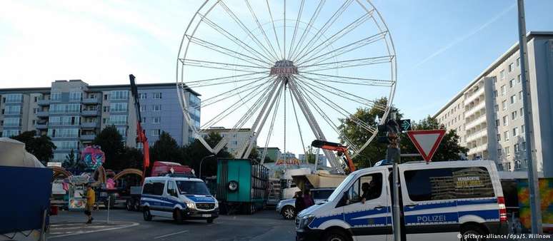 Briga com morte seguida de uma manifestação violenta forçou o encerramento antecipado de um festival de rua