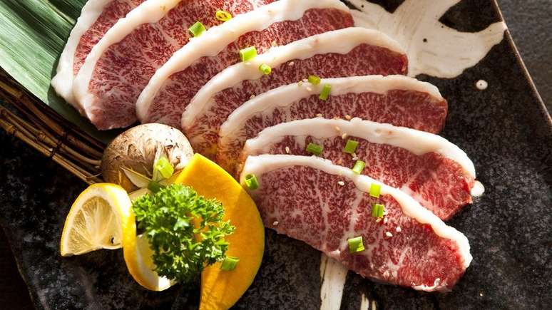 A carne Wagyu é marmorizada com gordura e muito macia