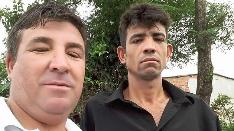 João Fragoso Fernandes (à esq.) com o irmão Edgar, morto num silo em São Luiz Gonzaga (RS), em 2017