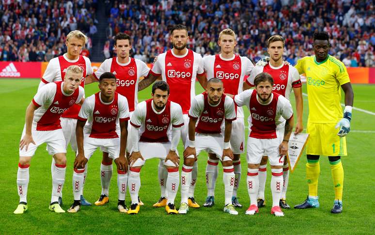 Time do Ajax Amsterd&atilde; na Liga Europa
 17/8/2017      REUTERS/Michael Kooren 