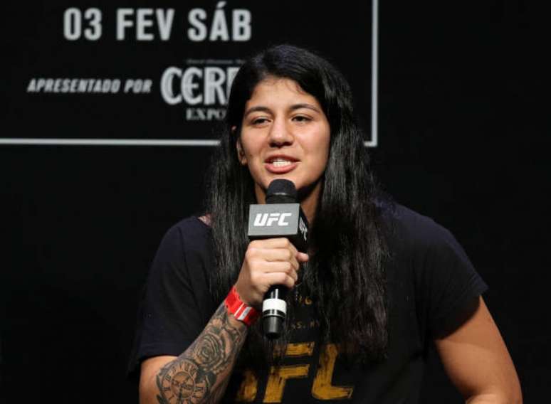 Ketlen Vieira rompeu o ligamento de seu joelho e está fora do card do UFC São Paulo (Foto: Getty Images)