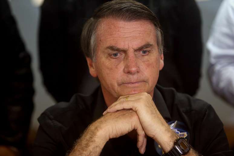 Bolsonaro, que lidera as pesquisas de intenção de voto no cenário sem o ex-presidente Luiz Inácio Lula da Silva, tem defendido uma flexibilização nas regras para obtenção de porte de arma