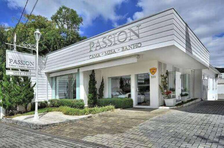 25- O conceito de tradicional &eacute; transmitido pela arquitetura da fachada de loja. Fonte: Bender Arquitetura