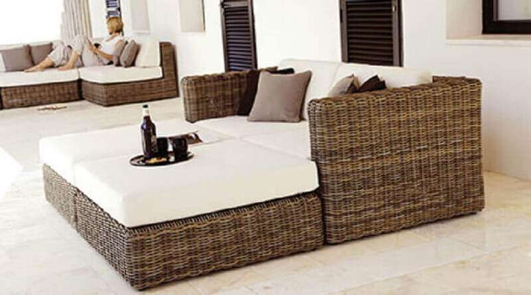 45. Modelo de poltrona super confort&aacute;vel de vime &ndash; Foto: Patio Land USA