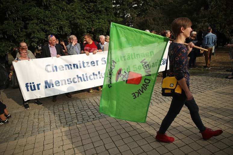 'Nazistas? Não, obrigada', diz uma das bandeiras dos manifestantes antinazistas em Chemnitz