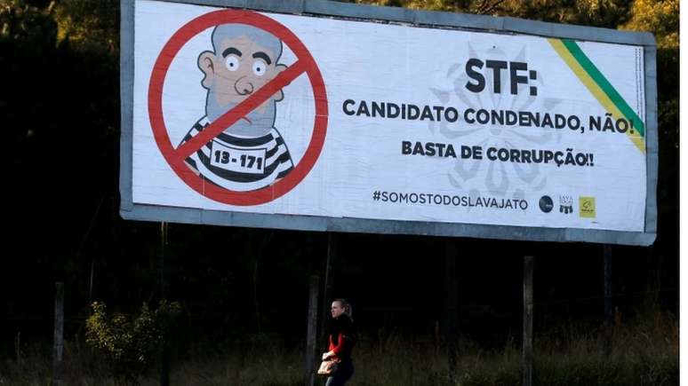 Mesmo impedido de concorrer pela Justiça Eleitoral, candidatura de Lula pode ser mantida até decisão do STF