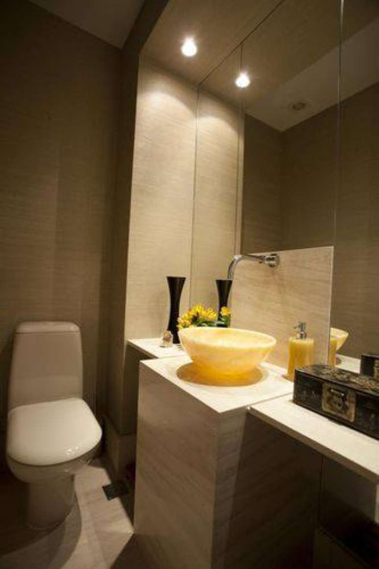 1. Alguns banheiros modernos investem em formas geométricas e design diferenciado