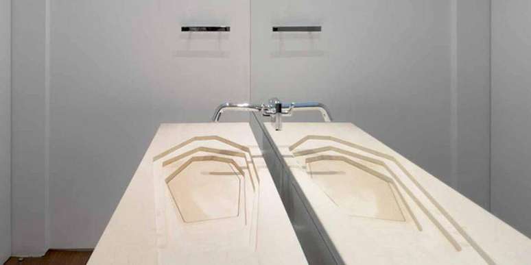12. Banheiros modernos possuem cubas e pias com design diferente