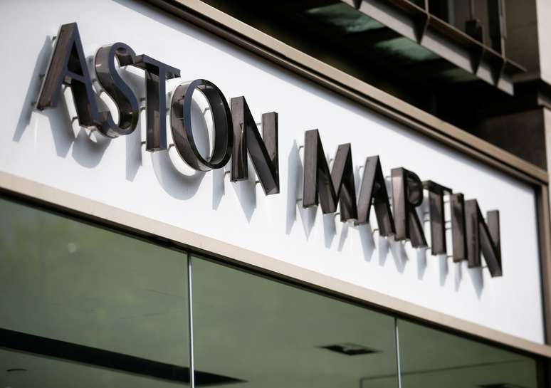 Logo da Aston Martin em concession&aacute;ria em Londres, Reino Unido 29/08/2018 REUTERS/Henry Nicholls