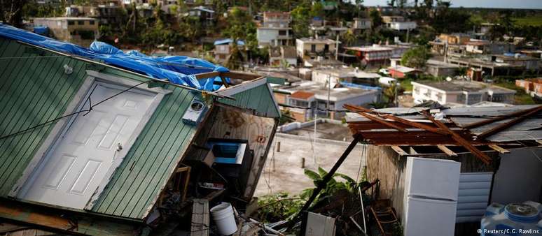 Furacão Maria causou edanos materiais estimados em 90 bilhões de dólares e deixou regiões sem eletricidade por meses