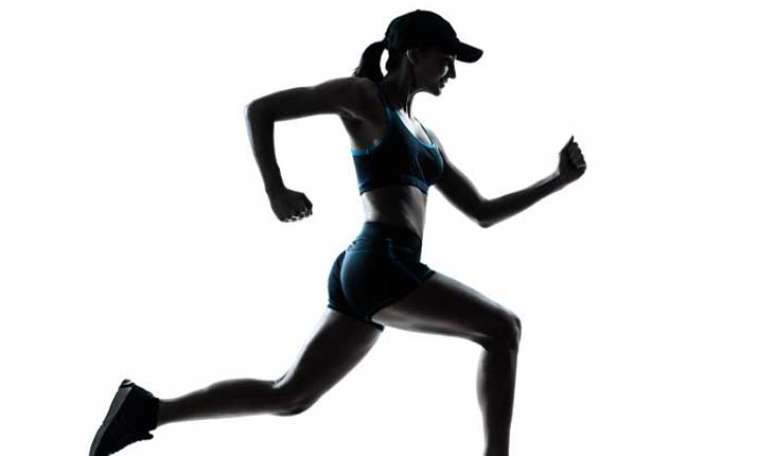 8. POSTURA PERFEITA: Para correr da maneira correta, obrigatoriamente voc&ecirc; tamb&eacute;m estar&aacute; cuidando da postura: barriga para dentro, costas alinhadas, ombro erguido e cabe&ccedil;a reta 