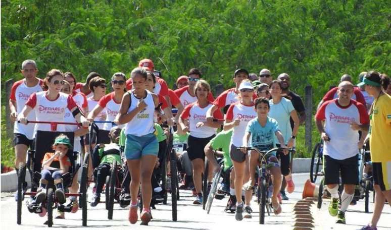 17. CARIDADE PASSO A PASSO: j&aacute; pensou em correr por caridade, angariando fundos para os mais necessitados? A modalidade ainda engatinha no Brasil, mas l&aacute; fora &eacute; uma verdadeira febre. Na Maratona de Londres, por exemplo, um ter&ccedil;o dos participantes se inscreve nas provas para pedir fundos para alguma institui&ccedil;&atilde;o 