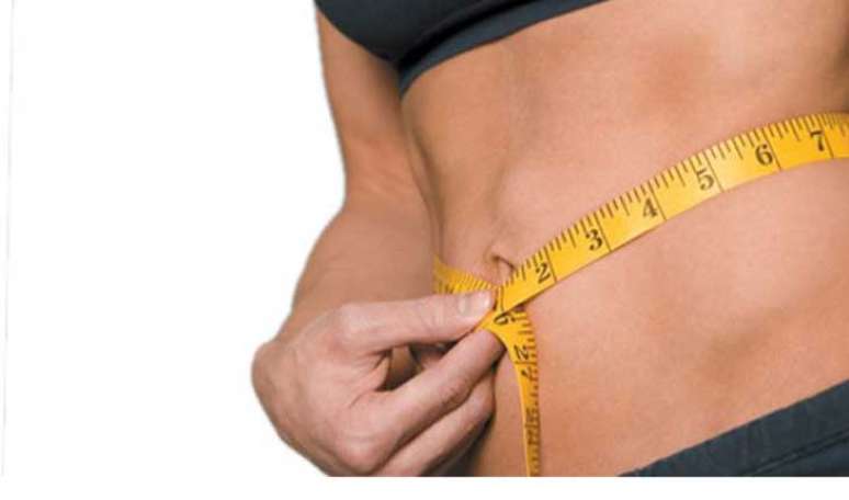 26. BARRIGA TANQUINHO: um estudo de oito meses comparou a perda de gordura visceral (dentro do abd&ocirc;men) entre praticantes de corrida e muscula&ccedil;&atilde;o em quase 200 adultos. Os participantes deveriam correr 12 k por semana ou fazer tr&ecirc;s s&eacute;ries de oito a 12 repeti&ccedil;&otilde;es tr&ecirc;s vezes por semana. O estudo mostrou que a corrida foi imbat&iacute;vel. O exerc&iacute;cio aer&oacute;bico reduziu significativamente a gordura visceral, considerada a mais prejudicial &agrave; sa&uacute;de do f&iacute;gado, e reduziu fatores de risco de doen&ccedil;as card&iacute;acas e diabetes, queimando 67% mais calorias que o treinamento de muscula&ccedil;&atilde;o 