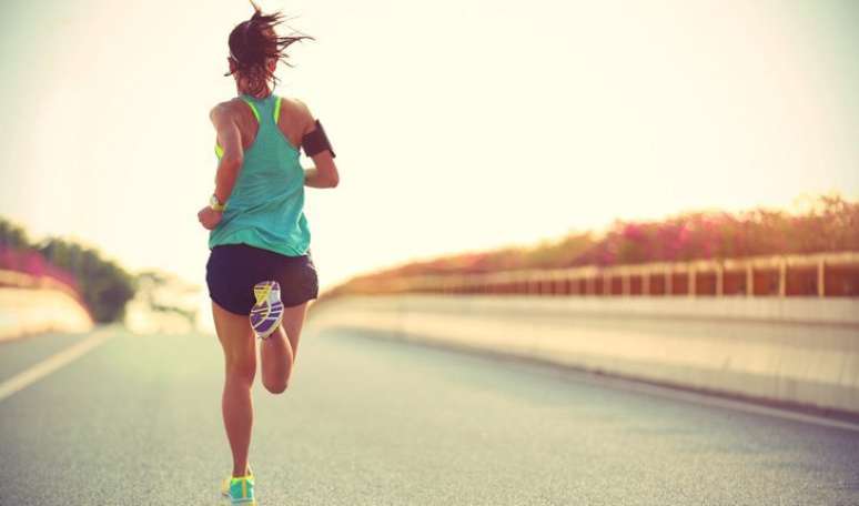 12. EQUILIBRISTA: correr na rua ou em trilhas obriga voc&ecirc; a desviar rapidamente de obst&aacute;culos, buracos, pedras, galhos e desn&iacute;veis, tornando-o cada vez mais &aacute;gil 