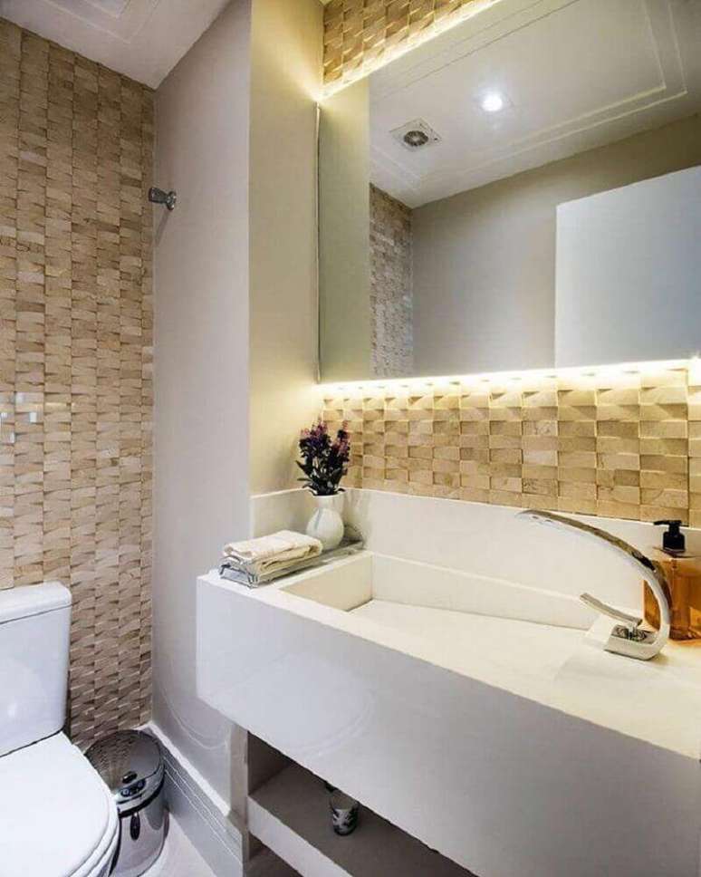 2. Decoração clean para banheiro com textura nas paredes e pia esculpida em porcelanato – Foto: Cavalcanti Ferraz