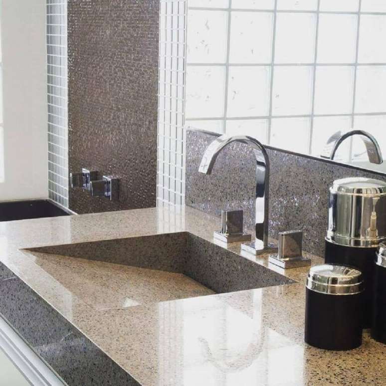 51. Modelo de pia esculpida em granito &ndash; Foto: Andrea Hernandez