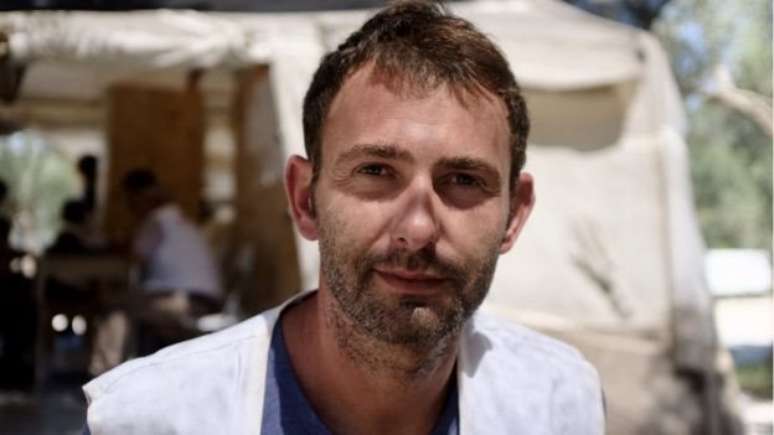 Médicos Sem Fronteiras têm feito pressão para que as crianças sejam movidas para Atenas, diz Luca Fontana