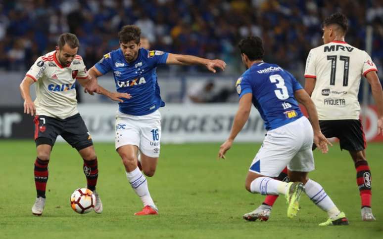 A equipe azul perdeu pelo menos dois gols feios com Barcos e Thiago Neves - Gilvan de Souza / Flamengo