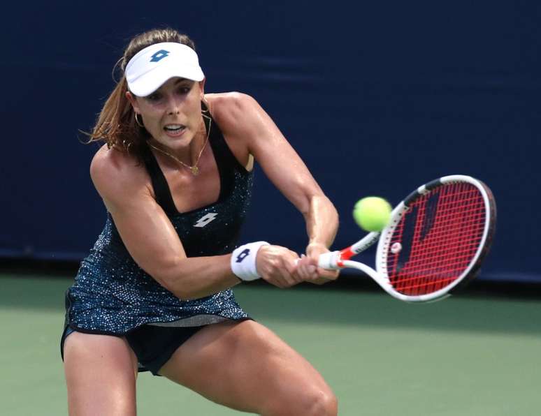 Alizé Cornet foi punida por trocar de blusa em quadra