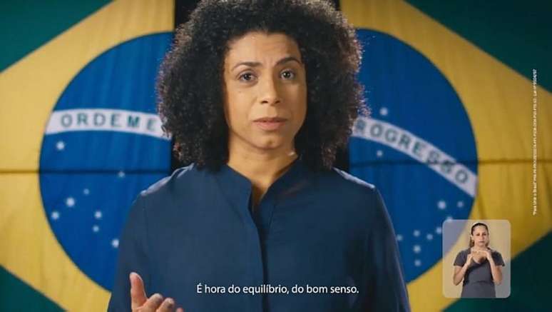 No vídeo, atriz afirma que é a hora do "equilíbrio", do "bom senso" e de alguém que resolva "usando a cabeça e o coração"