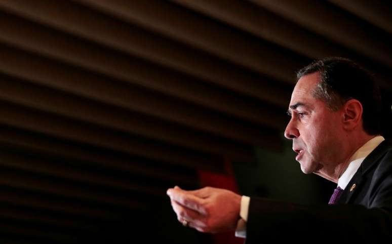 Ministro Luís Roberto Barroso, do STF, durante evento em São Paulo
27/11/2017 REUTERS/Leonardo Benassatto 