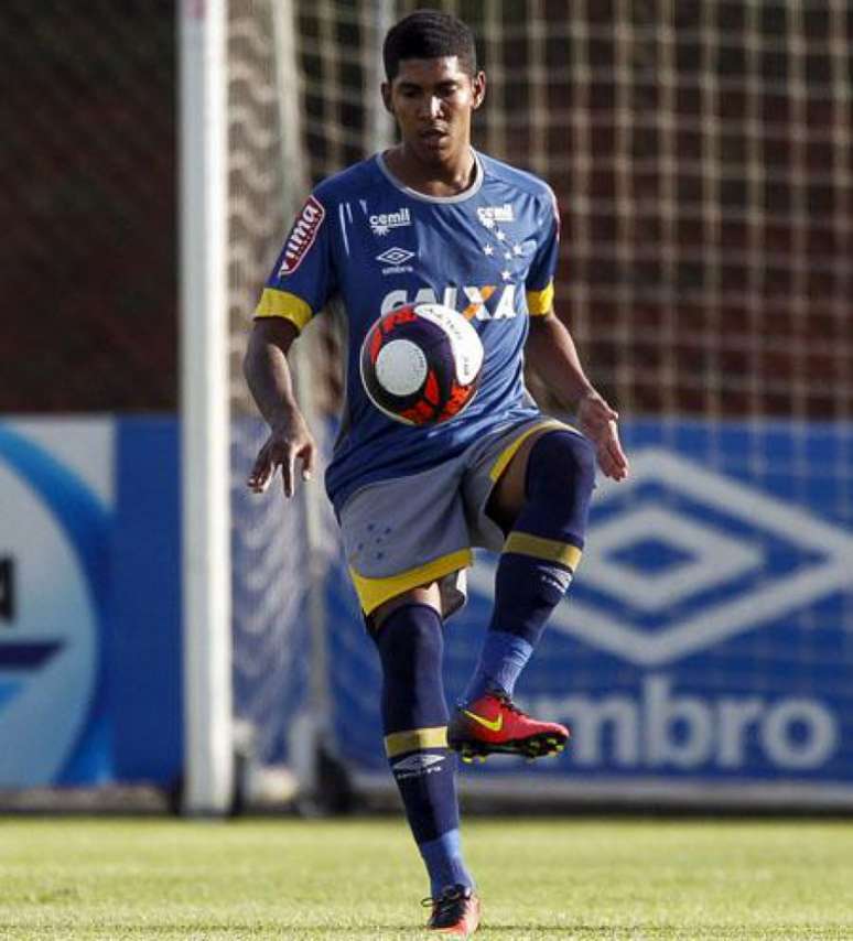 Raniel vem sendo pedido com frequência pela torcida celeste (Foto: Washington Alves/Light Press/Cruzeiro)