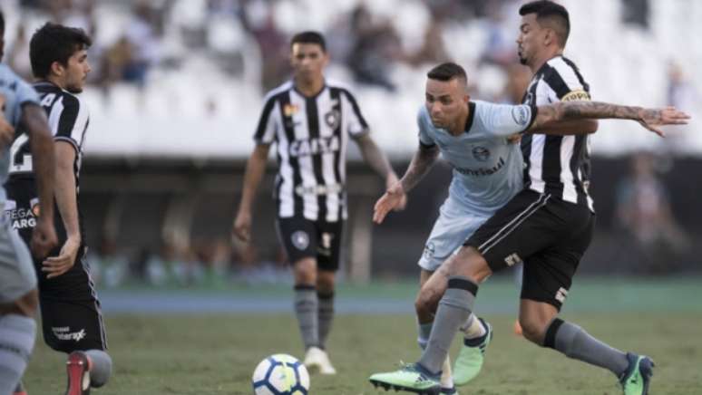 Pelo Brasileiro, Grêmio é superado pelo Botafogo na Arena