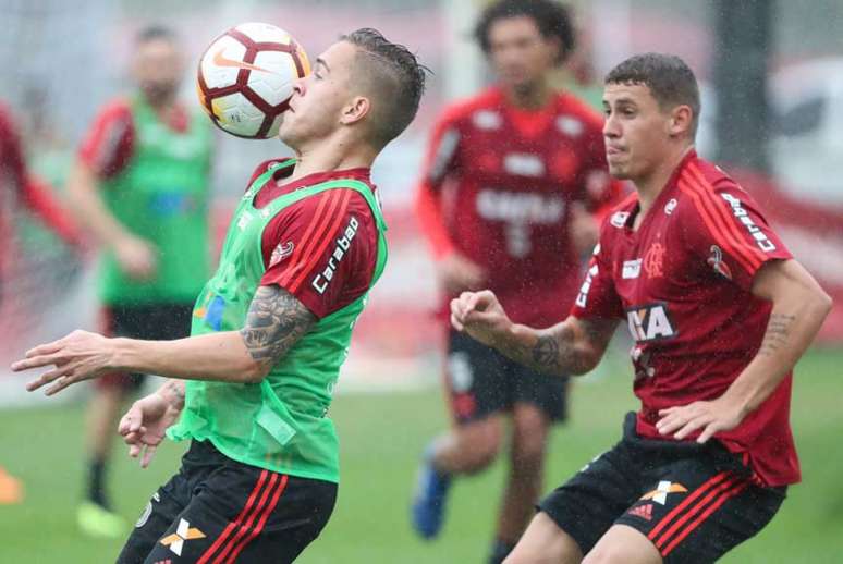 Piris da Motta pode ganhar oportunidade entre os titulares do Flamengo (Foto: Gilvan de Souza/Flamengo)