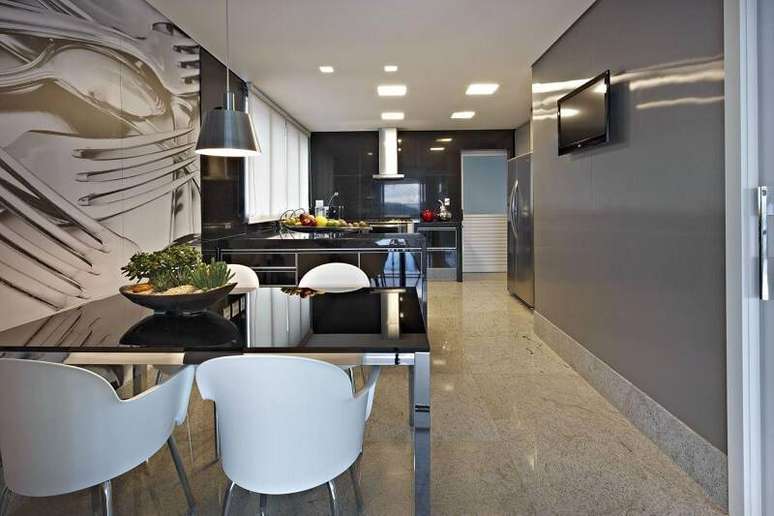 9. A mesa de jantar tamb&eacute;m &eacute; um bom lugar para vasos com cactos. Projeto por Gislene Lopes.