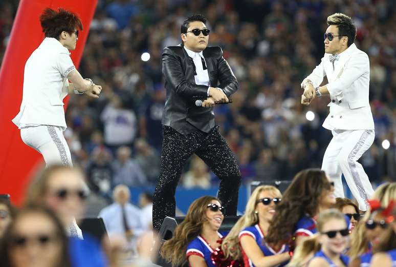 Cantor Psy toca o hit 'Gangnam Style' em 2012; é possível que o K-pop esteja ajudando a impulsionar percepção positiva da Coreia do Sul