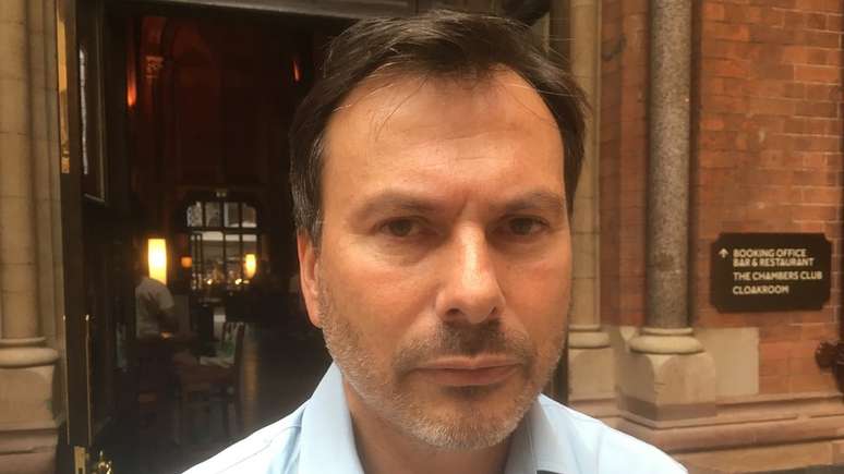 Simon Anholt é cético quanto ao poder do marketing para impulsionar a percepção sobre os países