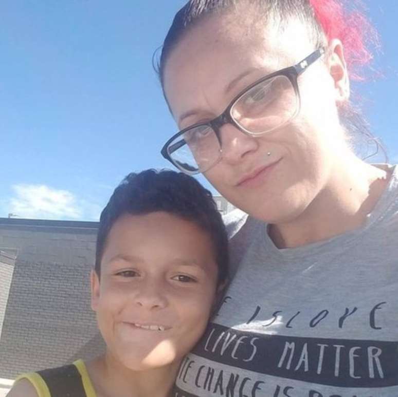 Leia Rochelle Pierce disse que seu filho estava "orgulhoso" de sua orientação sexual